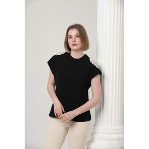 เสื้อผู้หญิง Topshow รุ่นเปิดไหล่สีดำ แต่งลูกไม้-ขายส่ง - Product Image 3