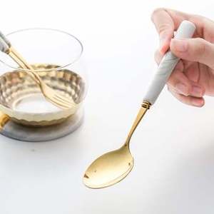 Ensemble de cuillères à dessert en acier inoxydable poli miroir avec finition grise Parfait pour les repas élégants Ustensiles de cuisine élégants - Product Image 4
