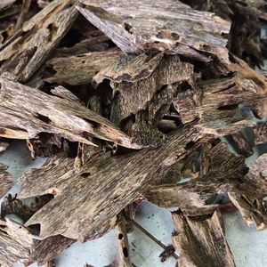 100% chips de oud de bois d'agar pur naturel sont brûlés comme de l'encens et libèrent un arôme riche et boisé. Spirituel et méditation - Product Image 4