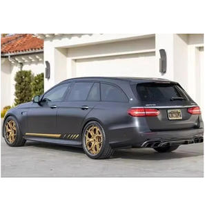 Vagoneta deportiva de lujo de alto rendimiento, edición final, cuatro puertas, año 2023, poco usada, disponible para compradores de exportación. - Product Image 3