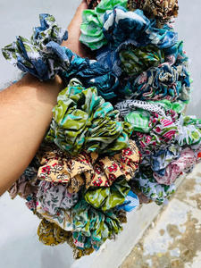 Scrunchie Hair Tie Retro Floral Boho tela hecha a mano Scrunchies regalos únicos dama de honor para mujeres regalo de boda - Product Image 4