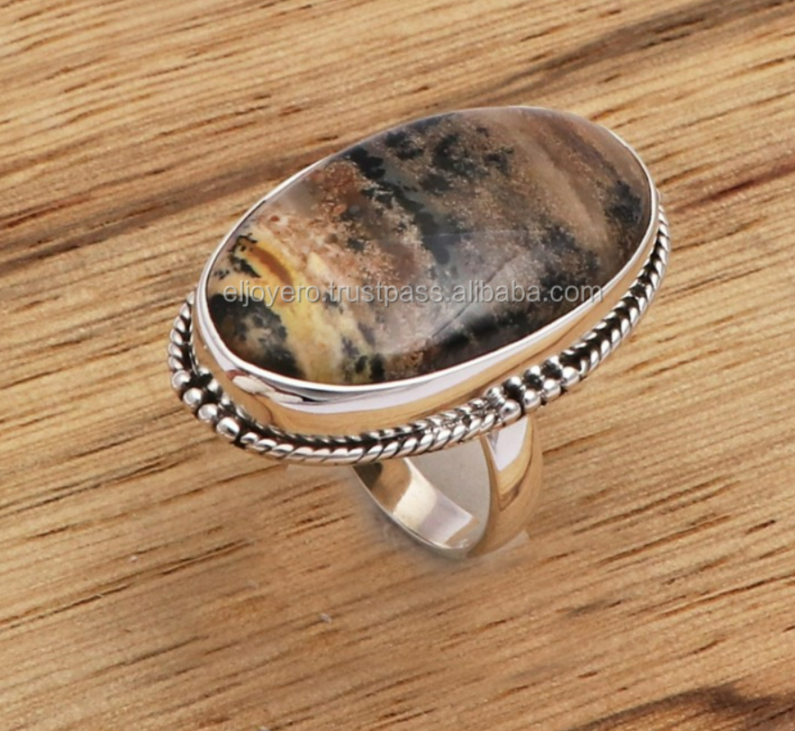 สีน้ำตาล