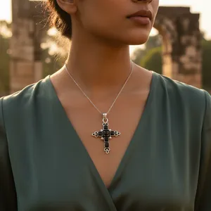 Pendentif Croix Chrétienne avec Pierres d'Onyx en Argent 925, Bijou Religieux pour Femme, Sertissage Clos, Idéal Cérémonies, Style Rajasthan - Product Image 3