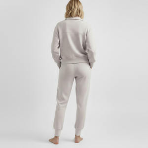 Conjunto de sudadera y Jogger de cuello Polo de manga larga personalizado para mujer - Product Image 4