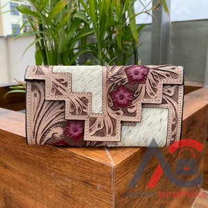 Pochette en cuir de fourrure de vachette usinée à la main sculpture portefeuille Vintage Designer couleur marron cuir cartes de crédit portefeuille en espèces cadeaux - Product Image 1