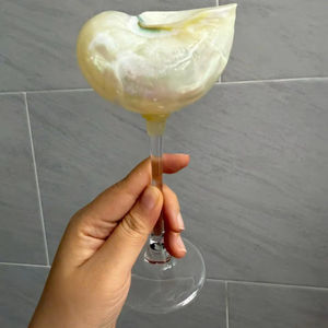 Copa de Bebida de Concha Turbo Artesanal Tradicional de Vietnam, 20 cm, Copa de Vino Inspirada en el Mar para Fiestas de Verano, Idea de Regalo Ecológico - Product Image 1