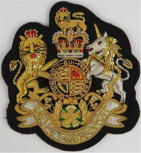 Insignias bordadas de tela de alta calidad hechas a medida Nuevo estilo Lingotes Insignias cosidas Bordado hecho a mano Servicio OEM de alta calidad - Product Image 5