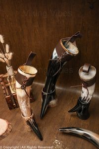 Corne à boire vintage artisanale 100% naturelle avec bouton en laiton intégré, écologique, sans odeur, hautement polie, cornes à bière et à café viking - Product Image 2