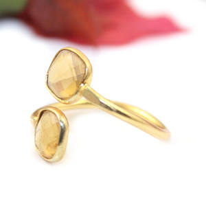 Estilo moderno Citrino Piedra preciosa Forma de cojín Hydro Cuarzo Piedra doble 22K Bisel chapado en oro Ajuste Anillo de tamaño libre Joyería - Product Image 1