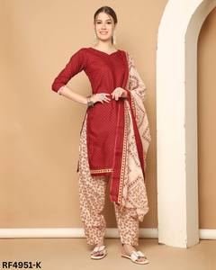 Conjunto de Kurti de algodón abstracto floral con estampado digital para mujer con silueta de ajuste regular dupatta ligera y parte inferior a juego - Product Image 2