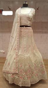 Robe Georgette brodée à la mode pour femmes adaptée aux fiançailles occasions traditionnelles et aux célébrations de mariage - Product Image 4