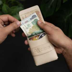 No. Cartera para Tarjetas 101 Hecha a Mano, Todo en Uno, Cuero Natural de Curtido Vegetal, Garantía de 5 Años, Unisex - Product Image 1