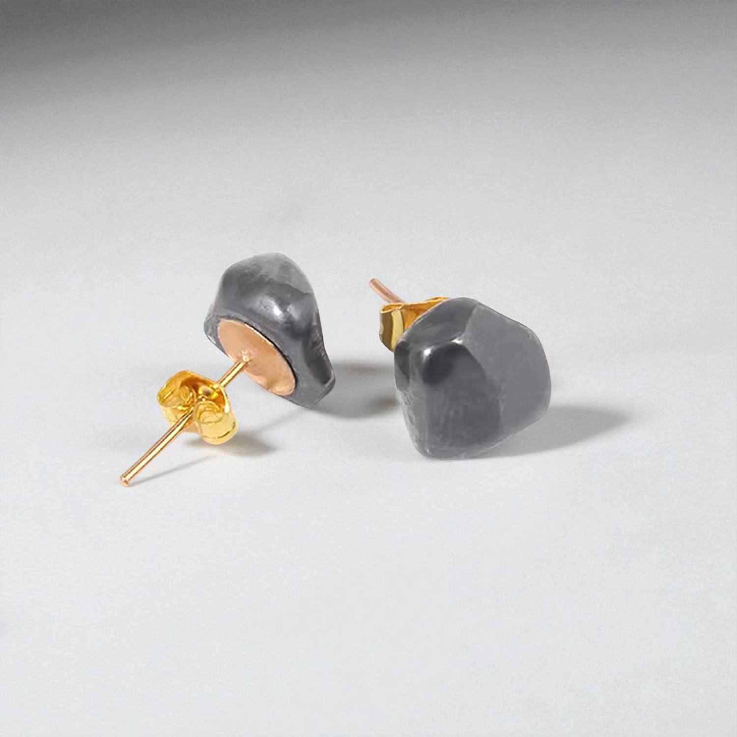 หินออบซิเดียนสีดำ