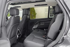 RAN-GE R0VAR P-400 SE LWBI 2025, SUV de Lujo con Motor Turboalimentado DOHC de 16 Válvulas, Automático y con Tracción en las Cuatro Ruedas - Product Image 5