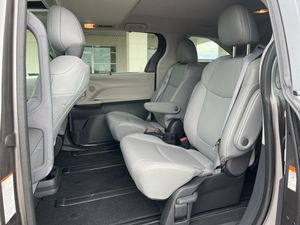 Gran Oferta, TOYOTA SIENNA Limpia y en Excelentes Condiciones, Lista para Enviar - Product Image 3