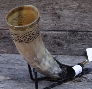 Cuerno para beber vikingo Cuerno para beber de lujo vikingo natural con soporte Tazas artesanales naturales Accesorio de cerveza fresca para fiesta de Navidad - Product Image 6