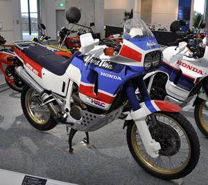 Motocicleta Todoterreno Honda Africa Twin Adventure Sports ES DCT 2024, Motor de 4 Tiempos Refrigerado por Líquido, Unicam - Product Image 6