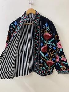 Chaqueta con bordado Suzani de terciopelo negro para mujer Chaqueta corta con bordado de terciopelo Abrigo de ropa de mujer disponible al mejor precio - Product Image 2