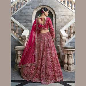 Último Modelo de Lehenga Rosa Vibrante con Detalles de Lentejuelas Brillantes y Bordado a Mano con Puntadas Pesadas, Perfecto para Todas las Ocasiones, de la India - Product Image 2