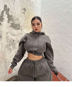 2025 personalizado en blanco de lana pulóver sudaderas con capucha de gran tamaño de las mujeres al por mayor de dos piezas Crop Top y pantalones de chándal Conjunto para las mujeres - Product Image 1