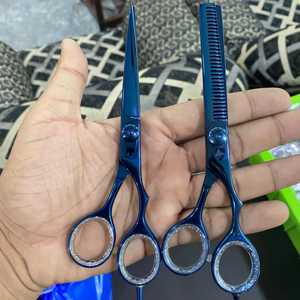 Ensemble de ciseaux de coupe de cheveux de barbier droit en acier inoxydable de série de bord de rasoir droit professionnel pointe pointue pour une utilisation en salon - Product Image 4