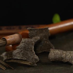 El lujoso aroma de los chips Oud para la meditación y la atención plena - Product Image 2