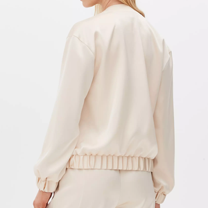 Vente en gros de blousons aviateur en satin personnalisés pour femmes grande taille hommes coupe-vent d'hiver élégant avec décoration brodée pour les filles - Product Image 3