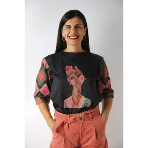 เสื้อยืดสีดำผู้หญิง - Product Image 1