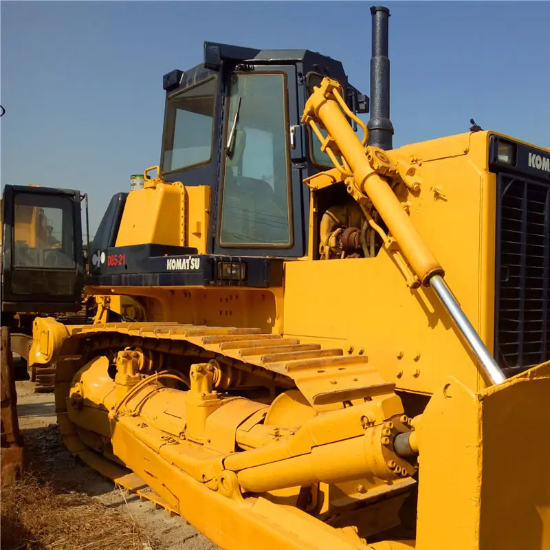 ญี่ปุ่นราคาต่ํามือสอง Komatsu D85-21 เครื่องจักรก่อสร้างรถปราบดินตีนตะขาบมือสอง D85 Dozer ในเซินเจิ้น