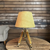 Lampe de bureau de table en bois d'artisanat en bois vintage nautique avec support de trépied parfait pour les panneaux muraux décor à la maison