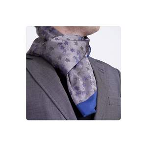 Elégant foulard double face Jacquard floral bleu argenté tissé de style traditionnel avec construction durable - Product Image 2