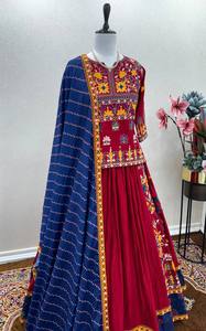 Navratri Lehenga con rayón puro y trabajo Gamthi intrincadamente bordado - Product Image 3