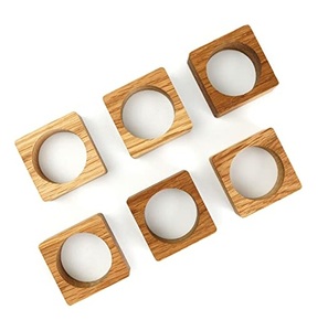 Anneau de serviette en bois d'acacia de forme carrée, design tendance, vente en gros, fabricant, décoration de table, anneau de serviette de mariage - Product Image 3
