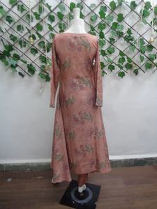 Ropa étnica mejor calificada, ropa informal y étnica para mujer de longitud Maxi Kurta a la venta en cantidad a granel - Product Image 4