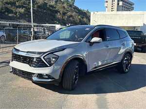 Sportage SX Prestige 2024 con Tracción Delantera, Volante a la Izquierda, Asientos de Cuero, Cámara Trasera, Pantalla Táctil y Faros de Xenón - Product Image 4