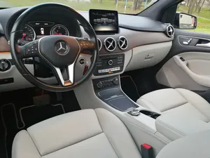 NEAT 2017 B-Class 250 e II (W246) รุ่นปรับโฉมปี 2017 ไมล์น้อย เกียร์อัตโนมัติ หลังคาพาโนรามา ไฟ LED ไฟเดย์ไลท์ LED - Product Image 3