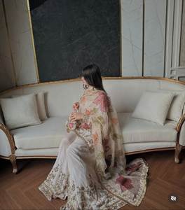 Top de trabajo de secuencia de bordado de seda Chinon de diseñador con manga completa y Sharara con estampado digital con trabajo de encaje Jhalar Dupatta - Product Image 2