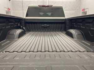 Silverado 3500HD LT Crew Cab Diesel AWD 2024 d'occasion, cuir foncé, ACC gauche, en bon état - Product Image 3