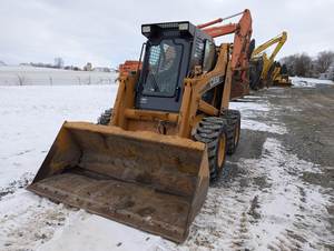 Minicargadora sobre orugas Case 95XT de 2002: Potencia compacta y confiable para sitios de trabajo versátiles - Product Image 3