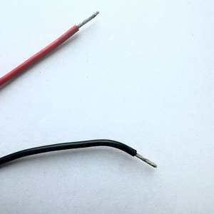 OEM TUV 12V PVC 4针线束组件 铜导体 橡胶/尼龙/PTFE 绝缘 用于汽车电子 - Product Image 3