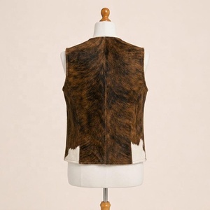 Chaleco sin cuello con cuello en V y estampado de cuadros de piel sintética para hombre, ropa exterior informal con botones en la parte delantera, longitud regular, ropa de invierno de secado rápido - Product Image 2