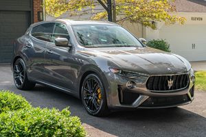 Maserati Levante GTS 2019 Usado, Motor V8 Twin-Turbo de 550 hp, Tracción en las Cuatro Ruedas, Mayormente sin Modificaciones, Cámara Trasera, Emisión Euro III, 8L - Product Image 5