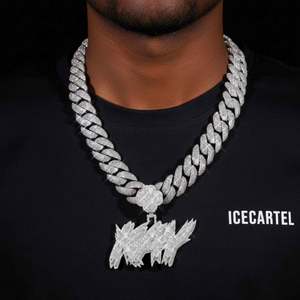 Colgante de Moissanita con Diseño de Alas en Oro de 14K Personalizado KAY, con Corte Brillante Redondo y Claridad VVS, Engaste de Bisel - Joyería Unisex para Regalo - Product Image 2