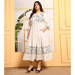 Robe trapèze décontractée d'été pour femme Deebaco, en coton blanc cassé, col en V, grande taille, avec broderie, longueur thé, style bohème et western - Product Image 1