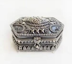 Joyero de lujo de Metal decorativo recién llegado para mantener joyas elegantes en un diseño único - Product Image 6