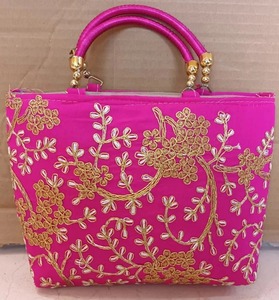 กระเป๋าผ้าไหมโพลี่ปักด้วยมือจากนักออกแบบที่หรูหราคุณภาพระดับพรีเมี่ยมสำหรับปีใหม่เทศกาลดิวาลีของขวัญงานแต่งงานงานเลี้ยงสีสันสดใส - Product Image 4