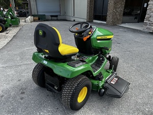 เครื่องตัดหญ้าแบบนั่งขับ John Deere X350 Zero-Turn Radius ใช้เครื่องยนต์เบนซิน พร้อมการรับประกัน 3 ปี - Product Image 4