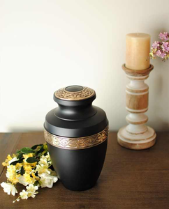 Fournisseur indien direct urnes de crémation en métal de qualité supérieure faites à la main meilleur affichage des prix pour disperser les cendres Vases en métal de qualité d'exportation - Product Image 3