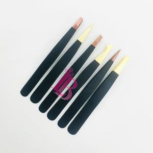 En gros : Pinces à sourcils, Ciseaux à ongles à ressort à pointe dorée, Pinces à cils avec impression sur papier, Ensemble de pinces à logo personnalisé gratuit - Offre Expo de Mars - Product Image 3