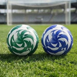 Mini ballon de football léger et très résistant pour l'entraînement, les jeux de football, les activités scolaires, les sports de plein air et l'usage quotidien - Product Image 5